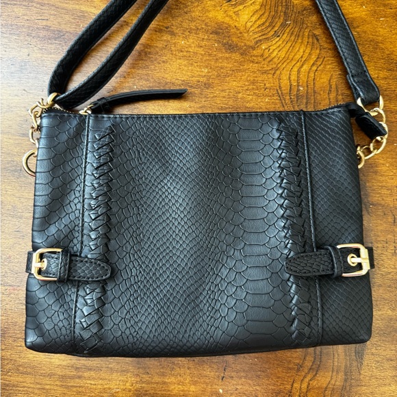 JESSICA SIMPSON Black Snake Skin Print Crossbody Bag with Chain Strap - Picture 3 of 11